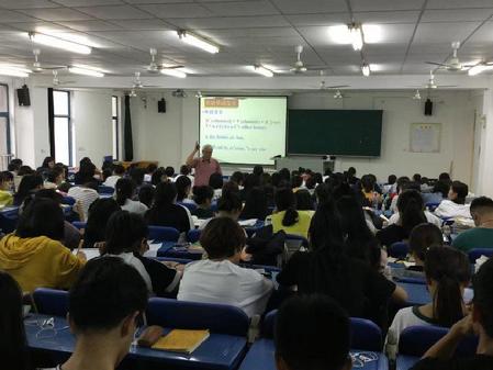 澳门十大正规娱乐游戏网站举办“魅力大一”专题讲座