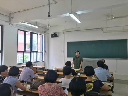 澳门十大正规娱乐游戏网站召开产学研合作教育专题讨论会