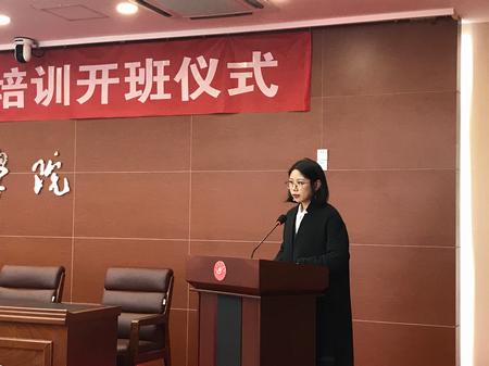 教师代表李月发言